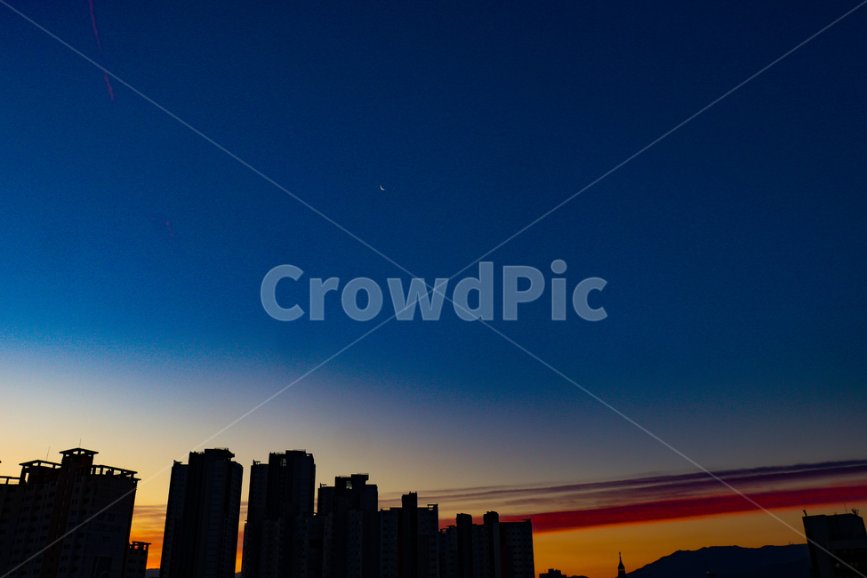 아파트,해질녘,노을,파란하늘,티없이맑은하늘,구름,도시,풍경,city,landscape,실루엣,그림자,silhouette,shadow,nature,자연,outdoors,옥외
