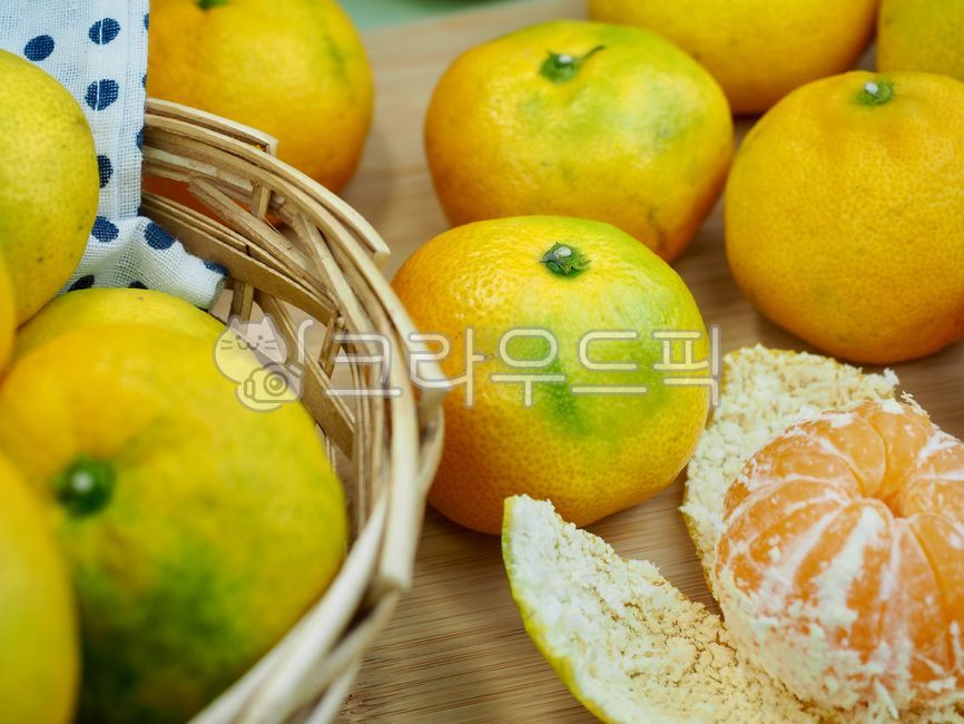 mandarin,citrus fruits,tangerine,jejutangerine,Jeju Island Specialties,fruit,yellow,jeju island,jejuisland,food,tangerines,citrusfruit,jejuislandspecialties,background,plant,Jeju tangerines