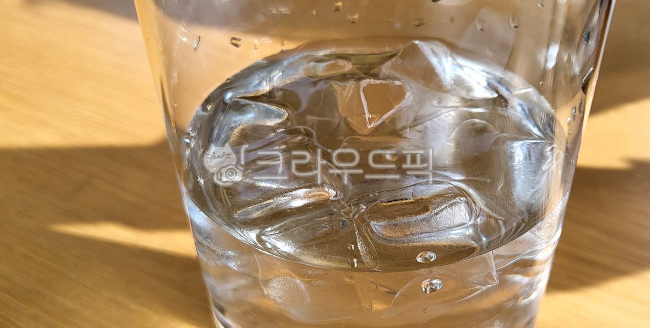 glass, 유리, ice, 얼음, 얼음물, 사진,이미지,일러스트,캘리그라피 - 윤슬슬작가