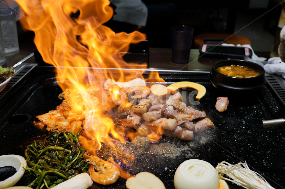 음식,요리,삼겹살,고기,불,fire,구이,감성,식재료,한국음식,food,cook,식품,meal,식사,음식,식재료,요리,food,cook,meal,dishes,food reserves,육류,고기,meat