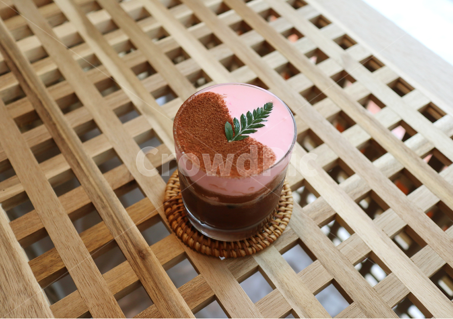 음료,초코슈페너,초코,컵,테이블,플레이팅,초코음료,음료수,drink,beverage