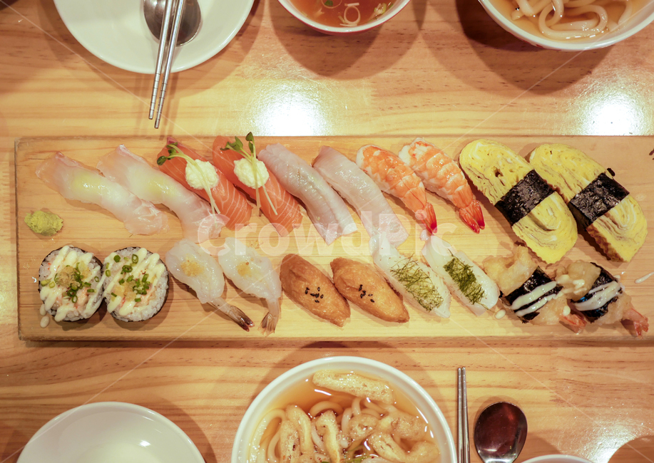 초밥,초밥세트,일식,새우초밥,계란초밥,김밥,유부초밥,광어초밥,장어초밥,음식,음식,식재료,요리,food,cook,meal,dishes,food reserves,일식,일본음식,일본요리,Japanese food,Japanese dishes,Japanese meal,Japanese cook