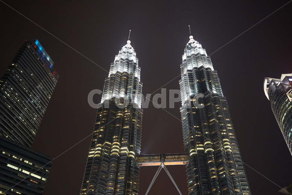 도시,풍경,야경,마천루,petronastwintower,트윈타워,쿠알라룸푸르,야경,밤,풍경,nightscape,night,landscape,해외,외국,세계,foreign,oversea,world,건축물,건물외관,exterior,building,structure,architecture,construction,steeple,뾰족한 탑,건물,tower,탑,spire,첨탑,office building,사무실 건물