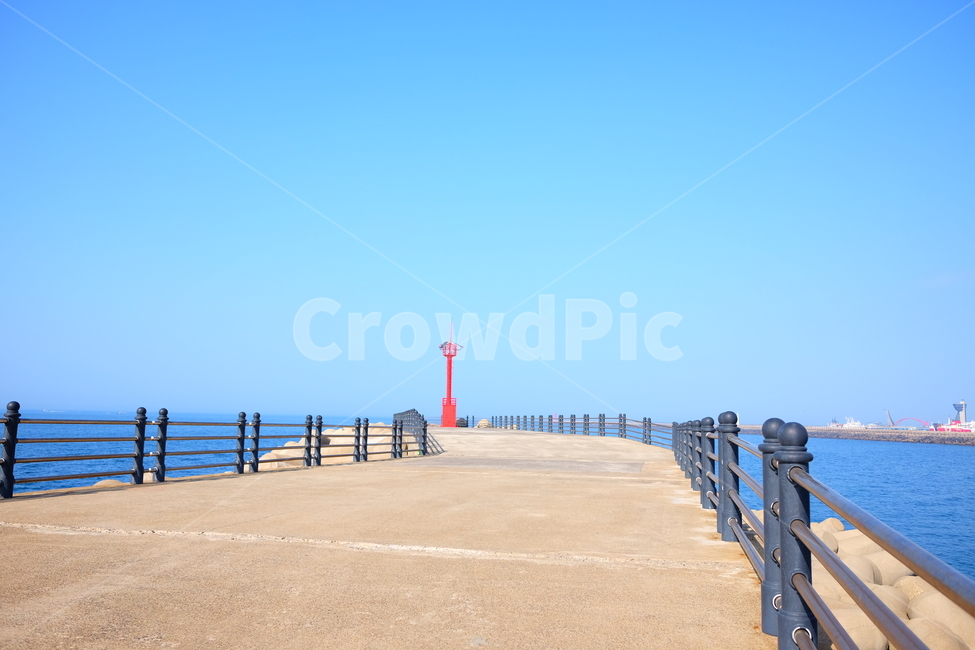 바다,방파제,제주,등대,하늘,맑음,쾌청,도로,난간,자연,풍경,등대,lighthouse,제주도,jeju,jeju island,railing,handrail,banister