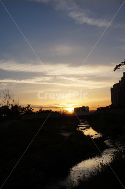 일출,아침,해,빛,맑음,구름,도시,풍경,city,landscape,한국도시풍경,한국도시경관,korea cityscape,실루엣,그림자,silhouette,shadow,nature,자연,outdoors,옥외,sunlight,햇빛