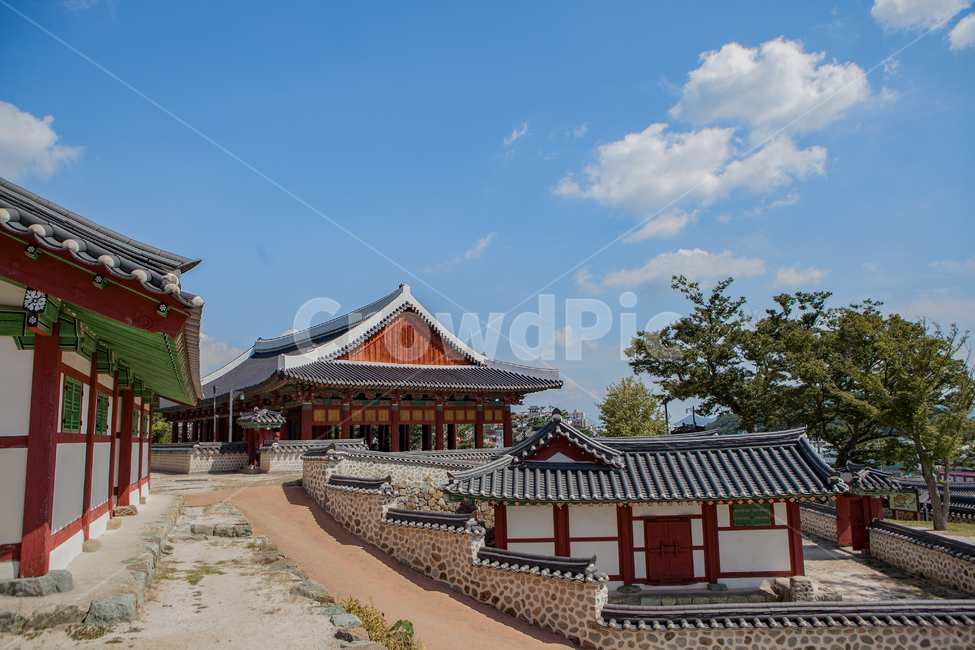역사,통영,삼도수군통제영,조선시대,조선,세병관,국보,문화,유산,문화유산,전통,건축,건물,목조,목조건물,고건축,건축양식,기와지붕,기와,한옥,기둥,처마,문화재,전통가옥,경치,풍경,배경,한국전통,한국문화,korean traditional,korean culture,건축물,건물외관,exterior,building,structure,architecture,construction