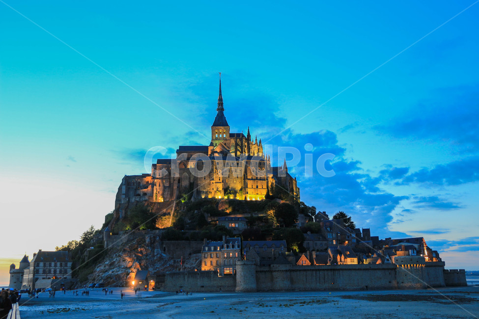 프랑스,성당,야경,몽생미셸,수도원,랜드마크,landmark,tourist attraction,해외,외국,세계,foreign,oversea,world,세계랜드마크,해외랜드마크,외국랜드마크,world landmark,world tourist attraction,castle,성,architecture,건축물,building,건물,tower,탑,spire,첨탑,steeple,뾰족한 탑,fort,요새
