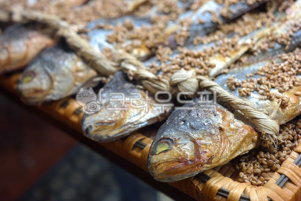 dried,barleyageddriedyellowcroaker,Hanjeongsik,Pisces,Korean food,ingredients,cooking,koreansetmenu,corvina,roast,koreanfood,seafood,grilledfish,ingredient,traditionalkoreanfood,holiday food,Korean,dry,croaker,food,barley gulbi,meal,barleycorvina,fish,Gul