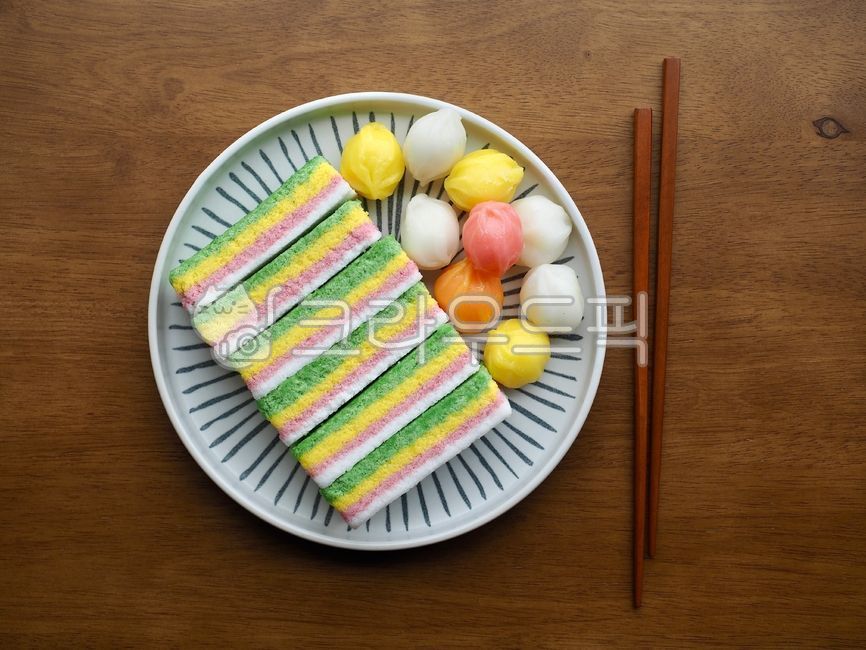 snack,chopsticks,koreanculture,Korean traditional food,Thanksgiving,holiday,Korean food,Korean food culture,tradition,traditionalfood,Lunar New Year food,new year,koreanfood,foodculture,holiday food,Honey rice cake,Korean,Chuseok food,koreantraditionalfoo