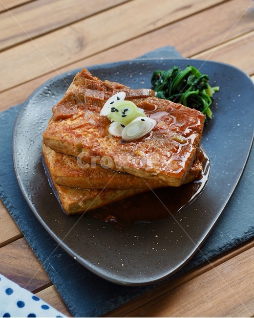 두부,두부요리,두부간장조림,파,한국음식,식품,한식,한국문화,음식,한국,배경,음식문화,웰빙,문화,아시아,아시아음식,접시,전통,tofu,tofusoysauce,wave,koreanfood,korean,koreanculture,food,korea,backgrounds,wellbeing,culture,asia,asianfood,dish,tradition,한국전통,koreantradition,음식,식재료,요리,food,cook,meal,dishes,food reserves,한식,한국음식,한국요리,korean food,korean dishes,korean meal,korean cook
