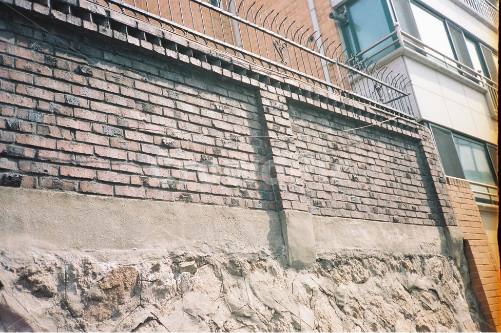 필름카메라,감성사진,벽,벽돌,골목길,건축물,건물외관,exterior,building,structure,architecture,construction