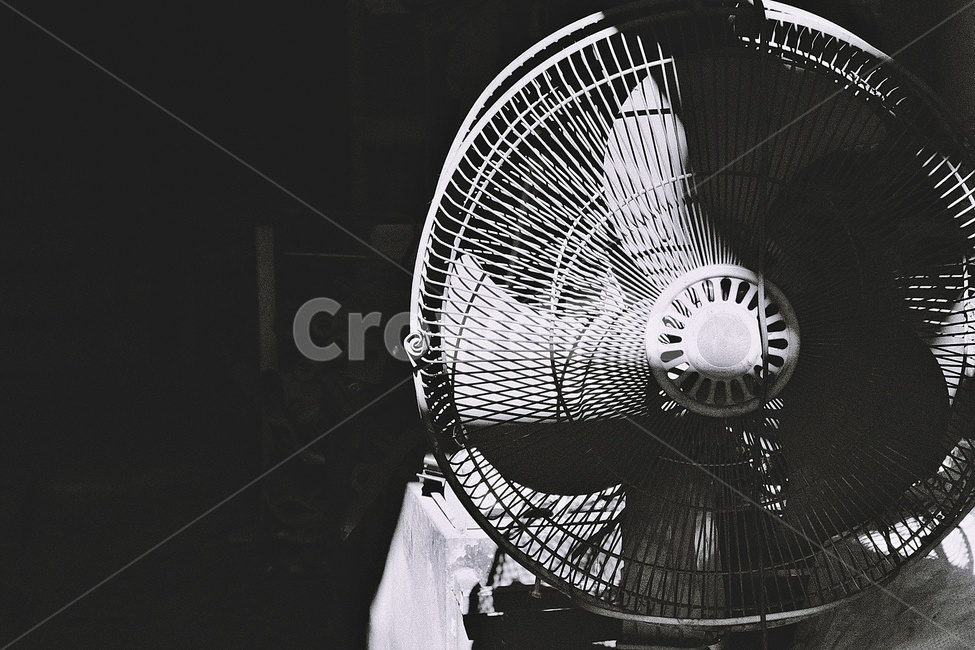 선풍기,그림자,어둠,흑백사진,섀도우,서큘레이터,여름,계절,summer,season,빈티지사진,빈티지느낌,빈티지감성,vintage,흑백,모노톤,monochrome,black and white