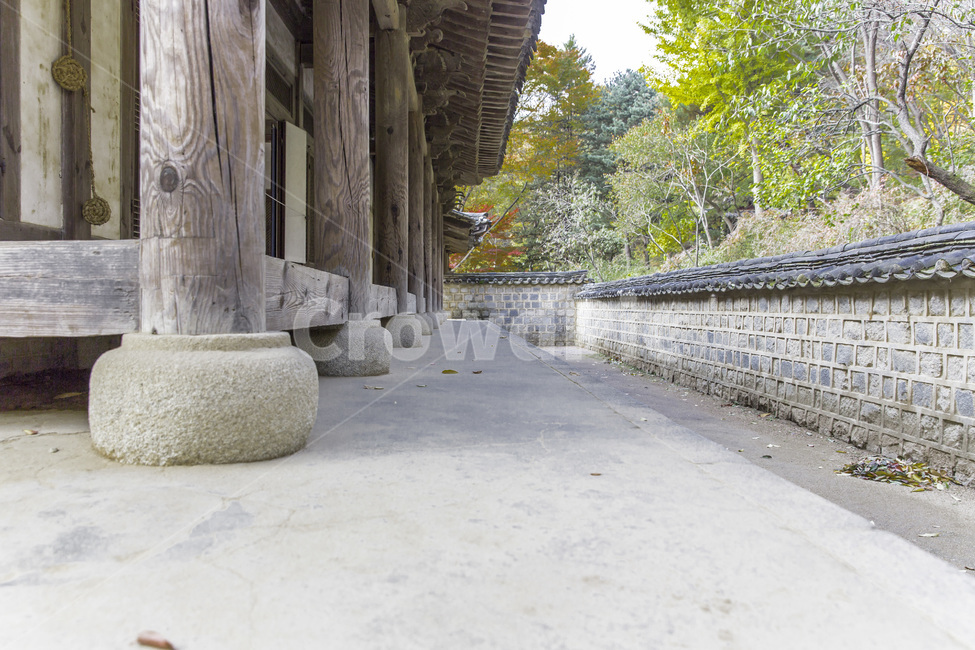 주춧돌,화강암,돌담,전통가옥,마루,고택,한국전통,한국문화,korean traditional,korean culture,건축물,건물외관,exterior,building,structure,architecture,construction
