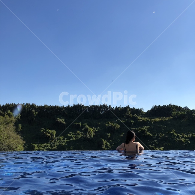 뒷모습,수영장,인피니티풀,히든클리프,인물,자연,사람,인물,인간,human,person,여성,여자,woman,female,lady,여행,휴가,traveling,vacation,trip
