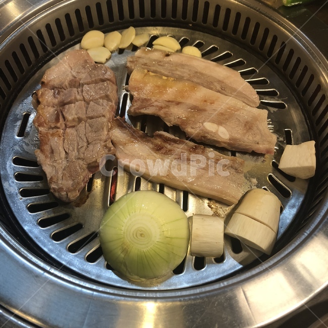 고기,목살,삼겹살,양파,음식,음식,식재료,요리,food,cook,meal,dishes,food reserves,육류,고기,meat,한식,한국음식,한국요리,korean food,korean dishes,korean meal,korean cook