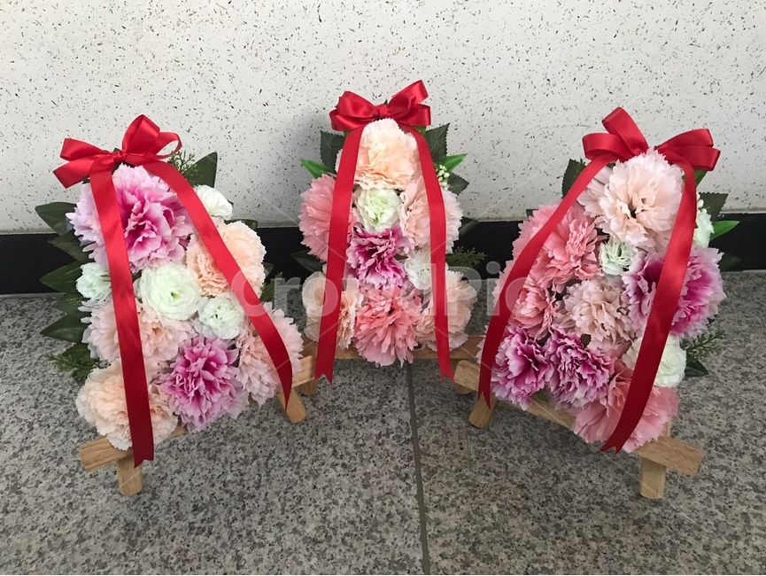 카네이션,화환,미니화환,어버이날,꽃,조화,리본,flower,carnation,artificialflower,parentsday,축하화환,wreath,축하,기념,선물,기념선물,present,꽃,flower,기념일,축하,anniversary,congratulation,celebrate,celebration