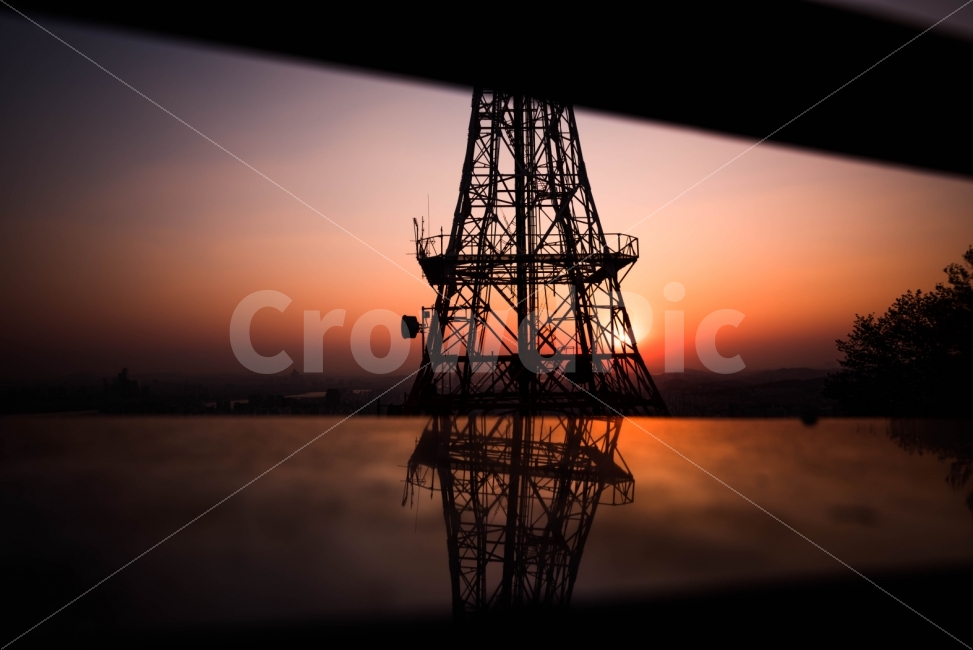 남산,일몰,철탑,노을,매직아워,실루엣,그림자,silhouette,shadow,산업,industry,industrial,에너지산업,energy industry,dawn,새벽,nature,자연,sunset,dusk,황혼,outdoors,옥외,sky,하늘,red sky,붉은 하늘