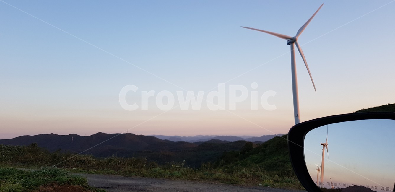 산,풍력발전소,활성산,산정상,하늘,자연,정상,풍력발전기,nature,에너지산업,풍차,저녁놀,바람,거울,자연,풍경,nature,landscape,사람,인물,인간,human,person,산업,industry,industrial,에너지산업,energy industry,machine,기계,engine,엔진,motor,모터