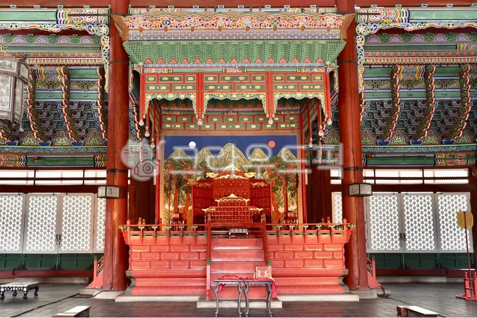 근정전,경복궁,왕좌,단청,조선시대,문화유산,문화재,왕궁,목조건물,한국전통,전통문화,조선왕조,용상
