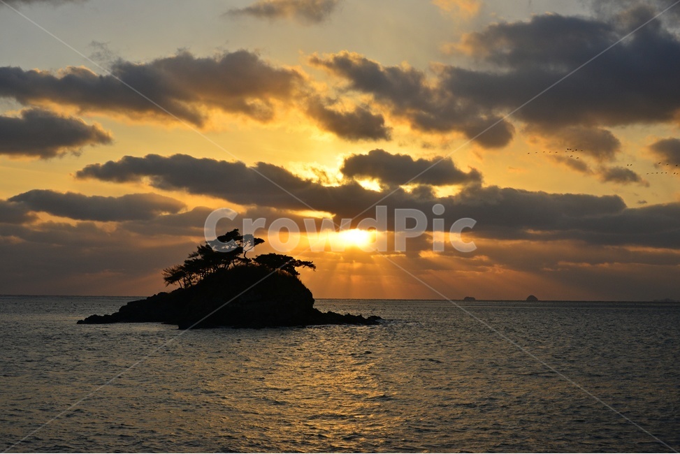 shoreline,해안선,water,물,sea,바다,ocean,대양,coast,연안,light,빛,flare,플레어,island,섬,outdoors,옥외,nature,자연,해변,부안,솔섬,부안솔섬,솔섬일몰,빛내림,황혼,구름,날씨,자연,풍경,nature,landscape,한국자연풍경,한국자연경관,korea nature landscape