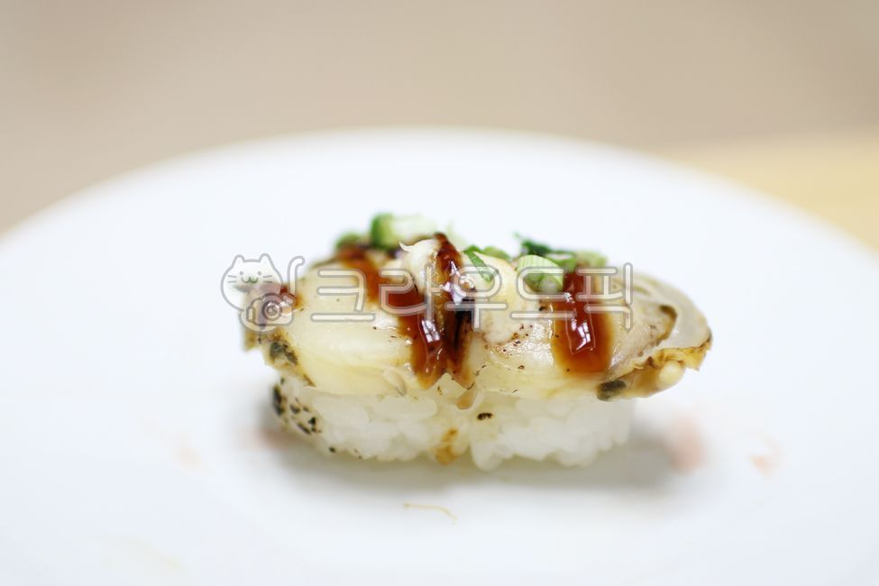 scallop sushi,clam sushi,Scallops,Japanese food,clam dishes,sushi,scallop sashimi,clams