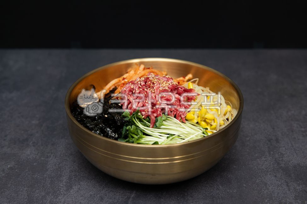 육회,육회비빔밥,야채,녹그릇,그릇,전통,food,음식,오이,김가루,콩나물,무생채,비빔밥,식사