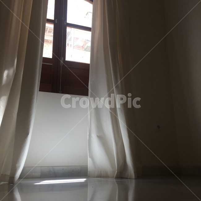 flooring,floor,바닥,커튼,빛