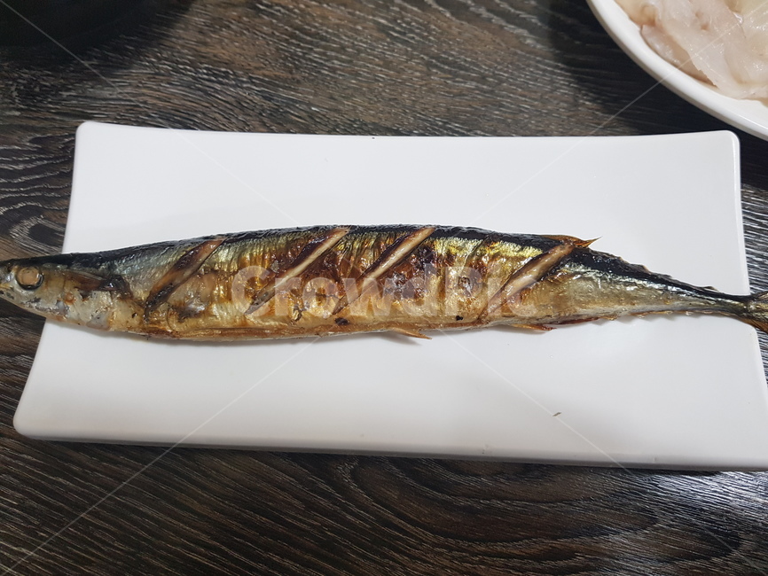 꽁치,꽁치구이,밑반찬,횟집밑반찬,생선구이,음식,식재료,요리,food,cook,meal,dishes,food reserves,수산물,해산물,fishery products,seafood