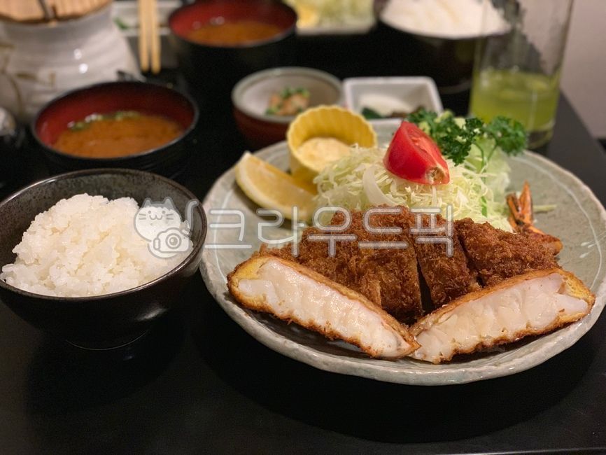 히레카츠,에비카츠,맛집,샐러드,미소국