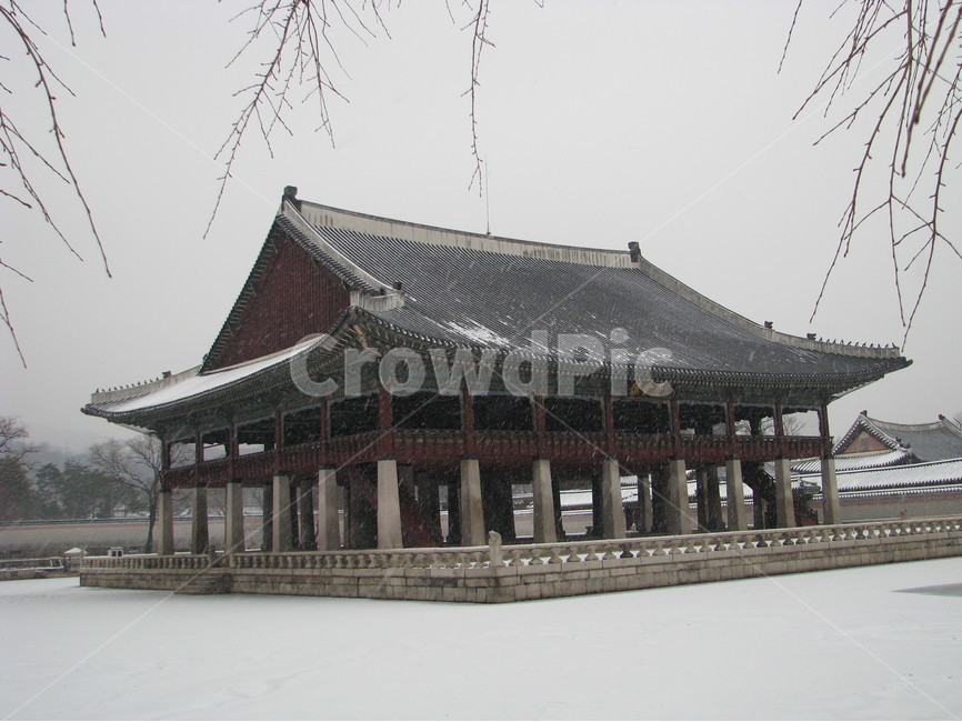궁궐,경복궁,경회루,겨울,눈,호수,한국,대한민국,겨울,계절,winter,season,한국전통,한국문화,korean traditional,korean culture,랜드마크,landmark,tourist attraction,한국랜드마크,한국관광지,한국명소,korea landmark,korea tourist attraction,건축물,건물외관,exterior,building,structure,architecture,construction