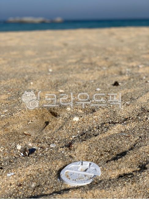 sand,plastic,Beach,ocean,ground,floor,trash