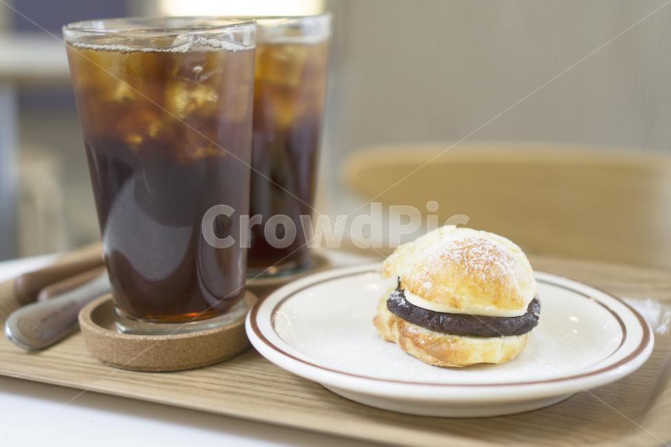 앙버터,스콘,커피,카페,아메리카노,감성,그릇,쟁반,coffee,cafe,americano,dish,tray,음식,식재료,요리,food,cook,meal,dishes,food reserves
