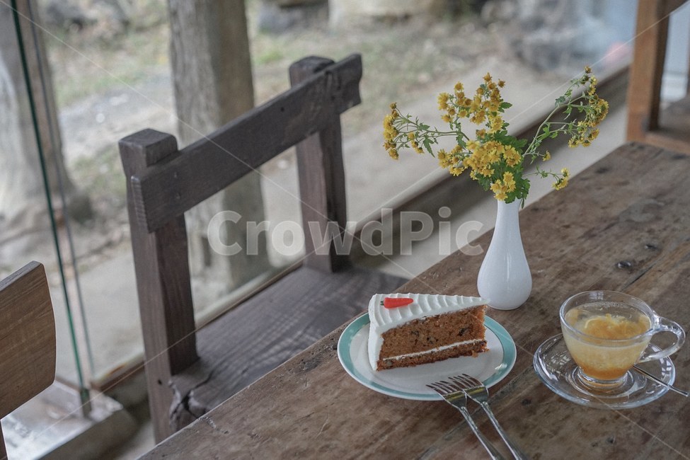 케이크,디저트,음료,차,카페,테이블,음식,식재료,요리,food,cook,meal,dishes,food reserves,디저트,간식,후식,dessert,snack,커피,카페,coffee,cafe,감성,sensible,feeling