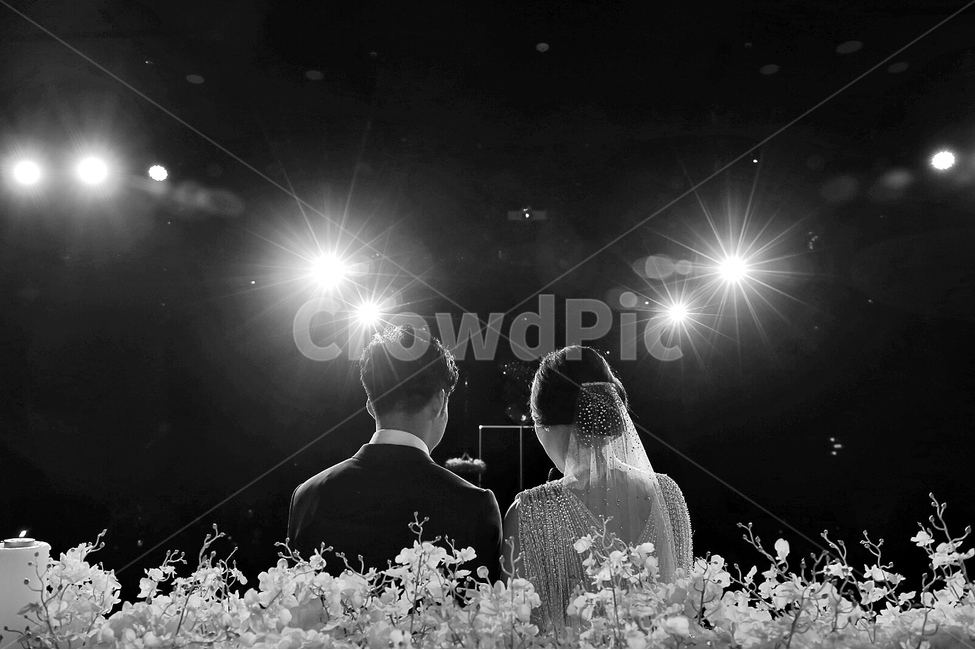예식장,신랑,신부,결혼식,스냅,사람,인물,인간,human,person,연인,커플,사랑,lover,couple,결혼,혼례,웨딩,wedding,marriage,marry,기념일,축하,anniversary,congratulation,celebrate,celebration,흑백,모노톤,monochrome,black and white