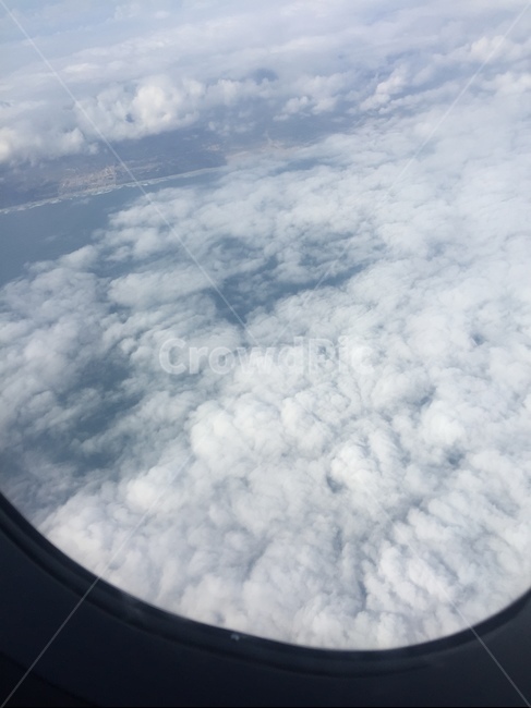 하늘,구름,비행기,파란색,흰색,하늘색,창문,비행기창문,비행기하늘,여행,휴가,traveling,vacation,trip,교통,교통수단,traffic,transportation