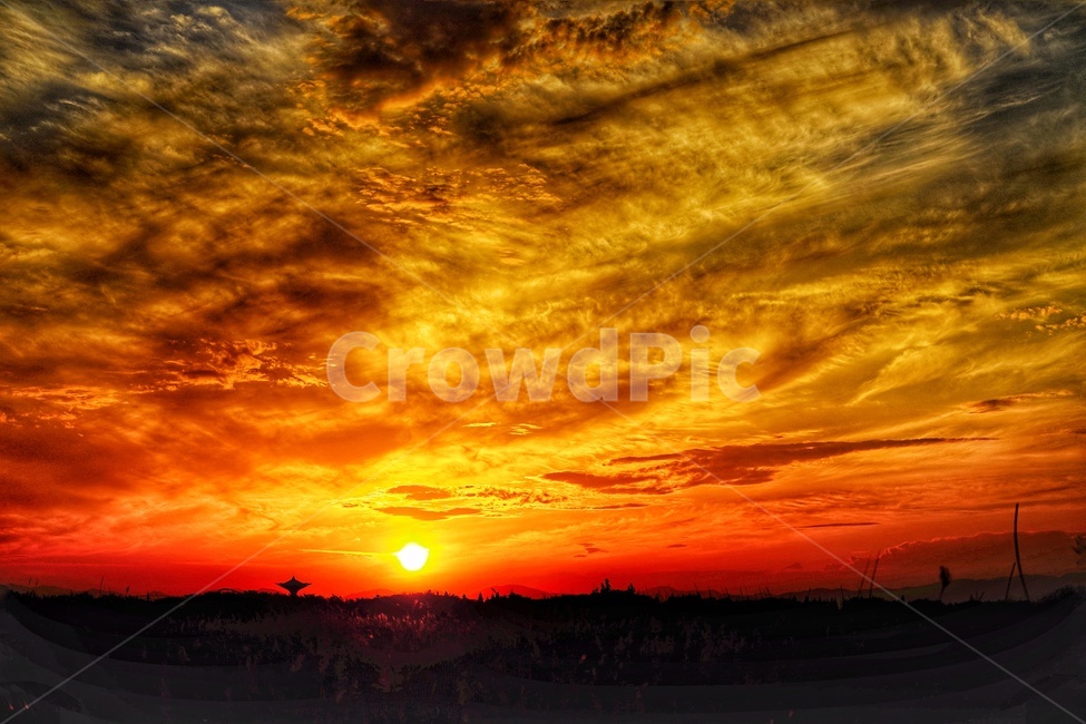 자연,풍경,감성,건축,노을,실루엣,구름,날씨,sky,silhouette,그림자,역광,감상,태양,sun,산,moment,자연,풍경,nature,landscape,outdoors,옥외,dusk,황혼,sunset,일몰,dawn,새벽,하늘,red sky,붉은 하늘,sunlight,햇빛