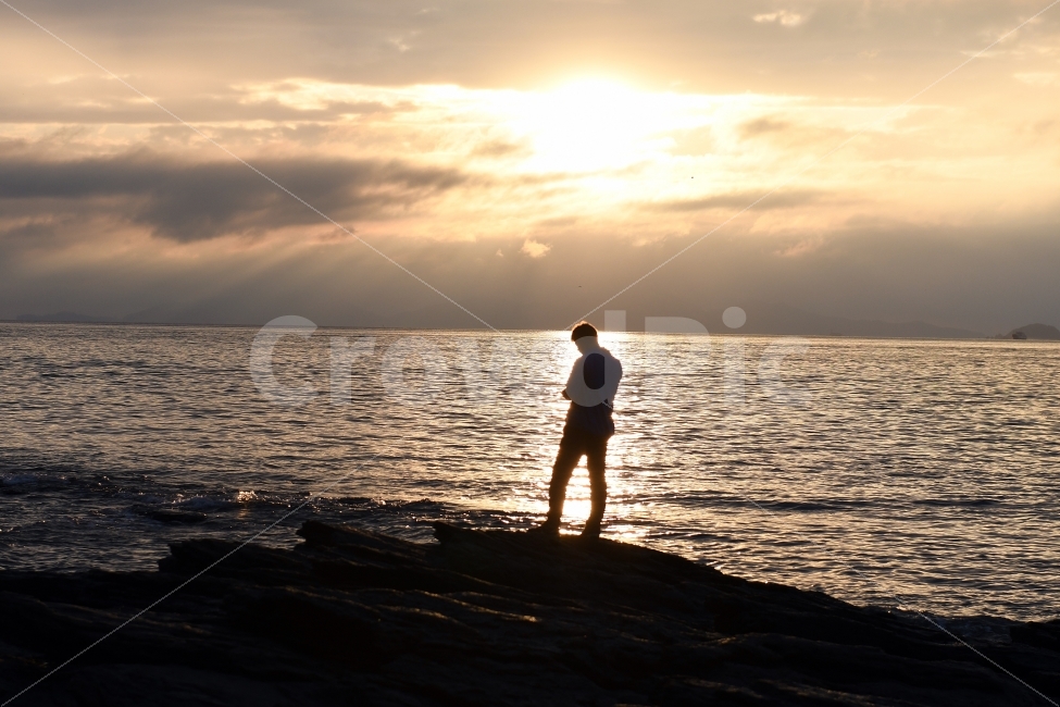 바다,노을,석양,태양,그림자,자연,풍경,nature,landscape,해변,바다,beach,sea,사람,인물,인간,human,person,인물실루엣,사람실루엣,character silhouette,human silhouette,휴식,힐링,rest,relaxation,healing,고독함,외로움,쓸쓸함,우울함,슬픔,lonely,solitary,light,빛,flare,플레어,sunlight,햇빛,silhouette,실루엣