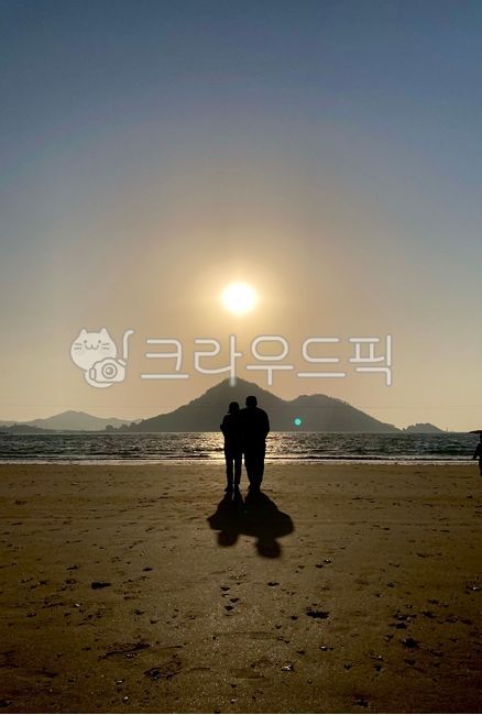 Beach,nature,person,sunset,silhouette,married couple,shoulder to shoulder,Seonyudo