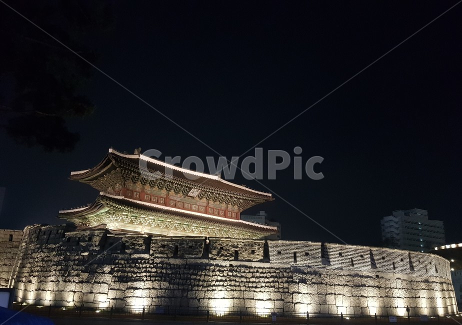 동대문,동대문야경,흥인지문,흥인지문야경,보물1호,야경,장엄함,야경,밤,풍경,nightscape,night,landscape,한국전통,한국문화,korean traditional,korean culture,랜드마크,landmark,tourist attraction,한국랜드마크,한국관광지,한국명소,korea landmark,korea tourist attraction,건축물,건물외관,exterior,building,structure,architecture,construction