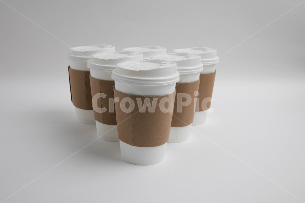 컵,종이컵,테이크아웃컵,커피,뚜껑,화이트,하얀,white,배열,직선,바라보다,나란히,앞에서,위에서,밑에서,배경,백그라운드,백그라운드배경,커피,카페,coffee,cafe,사물,물건,오브젝트,thing,object,matter,연출,컨셉,콘셉,direction,concept,누끼,remove background