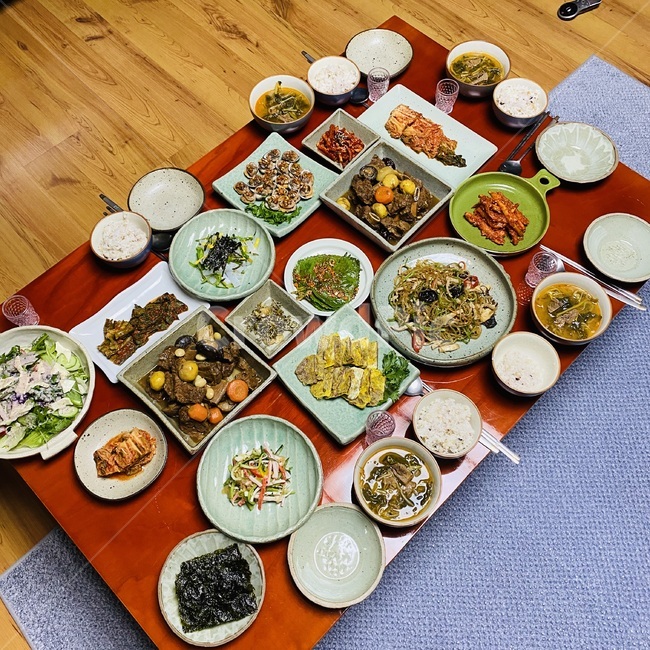 집밥,상다리,음식,한식,로컬,platter,meal,food,음식,식재료,요리,food,cook,meal,dishes,food reserves,한식,한국음식,한국요리,korean food,korean dishes,korean meal,korean cook