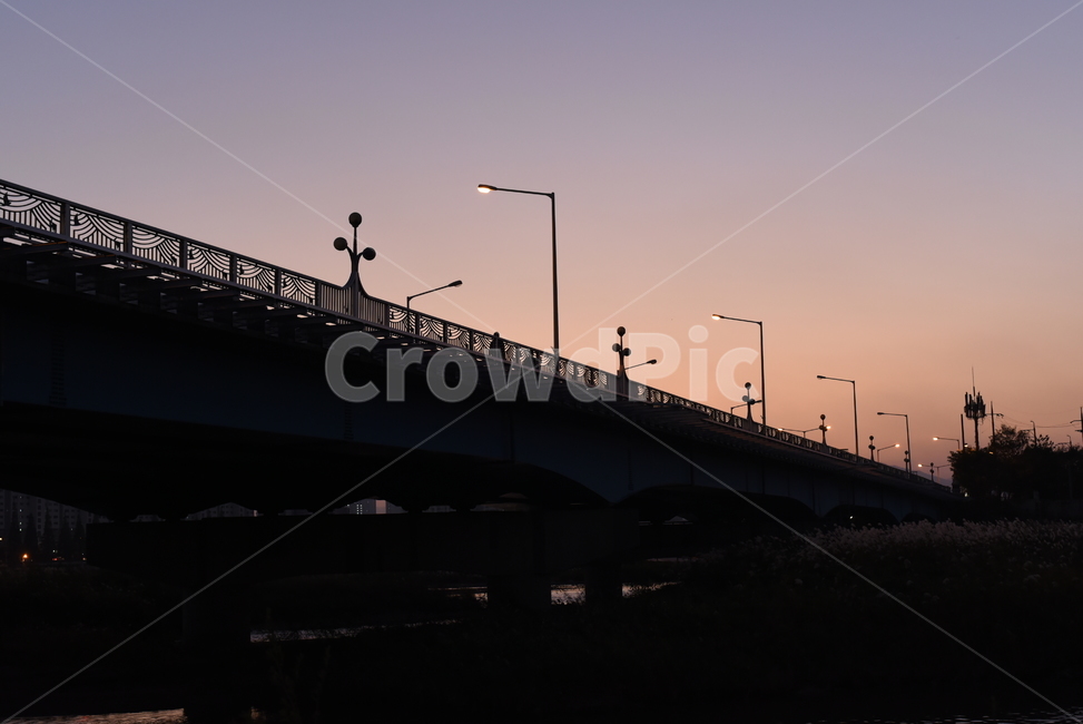 교랑,노을,실루엣,가을,저녁,야경,밤,풍경,nightscape,night,landscape,건축물,건물외관,exterior,building,structure,architecture,construction