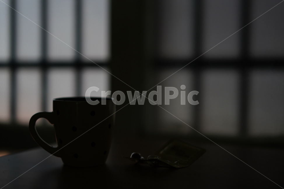 느낌,차,티타임,tea,cup,휴식,컵,유리,쉼,어둠,분위기,머그컵,일상,감성,사물,물건,오브젝트,thing,object,matter