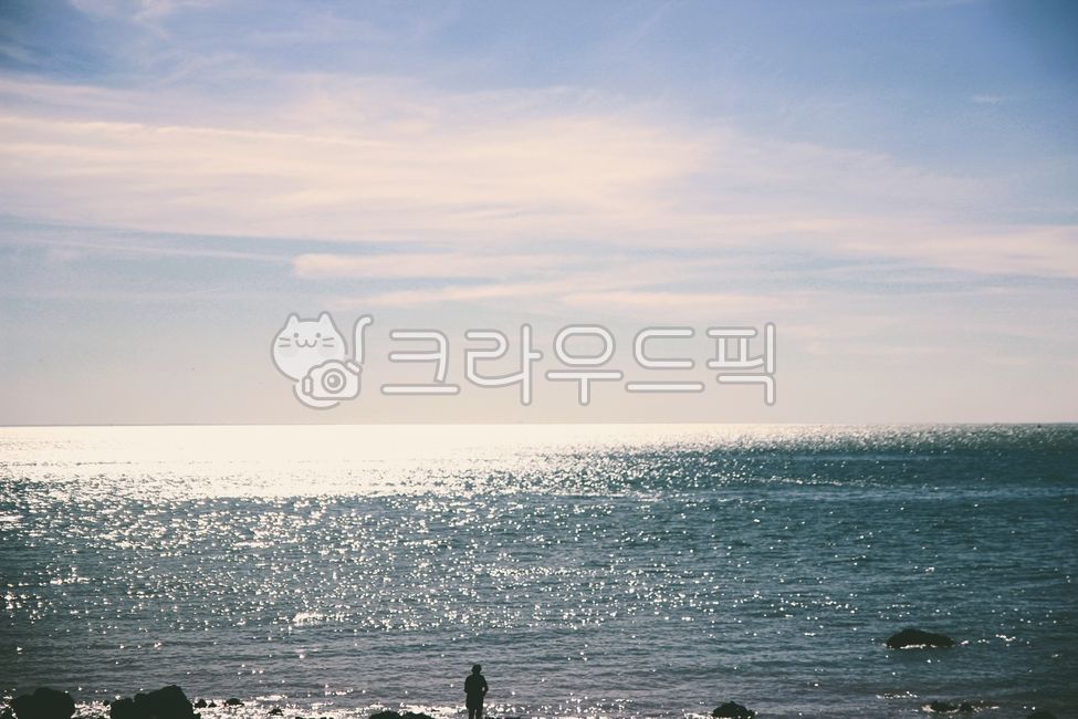 horizon,blue sky,seascape,headland,promontory,blue sea,ocean,nature,sea and people,Yunseul