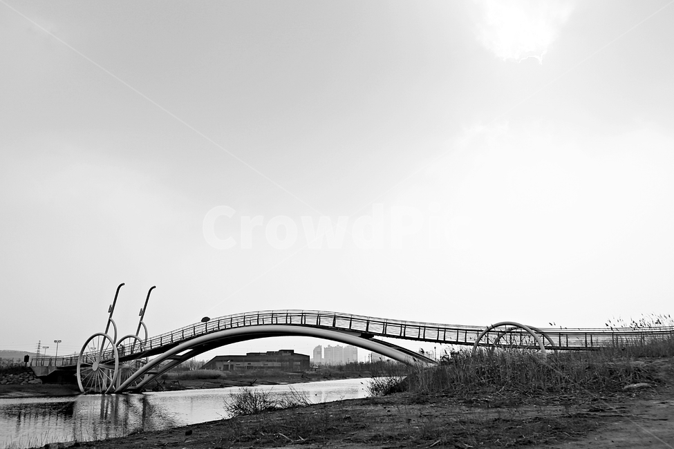 미생의다리,다리,갯벌,바다,자연,베경,풍경,생태공원,흑백,모노톤,monochrome,black and white,건축물,건물외관,exterior,building,structure,architecture,construction
