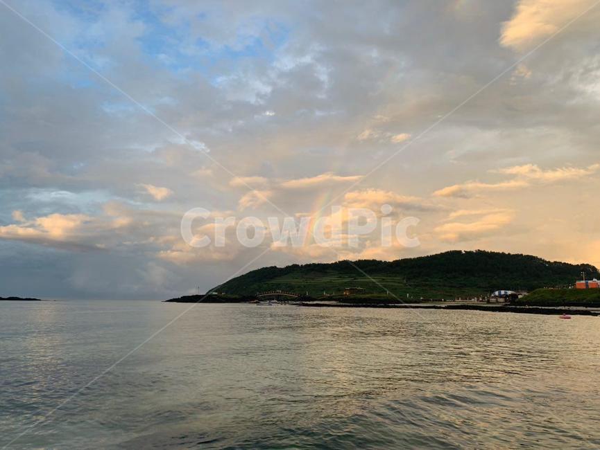 무지개,rainbow,바다,섬,구름,자연,풍경,nature,landscape,outdoors,옥외,land,땅,ocean,대양,sea,water,물,shoreline,해안선