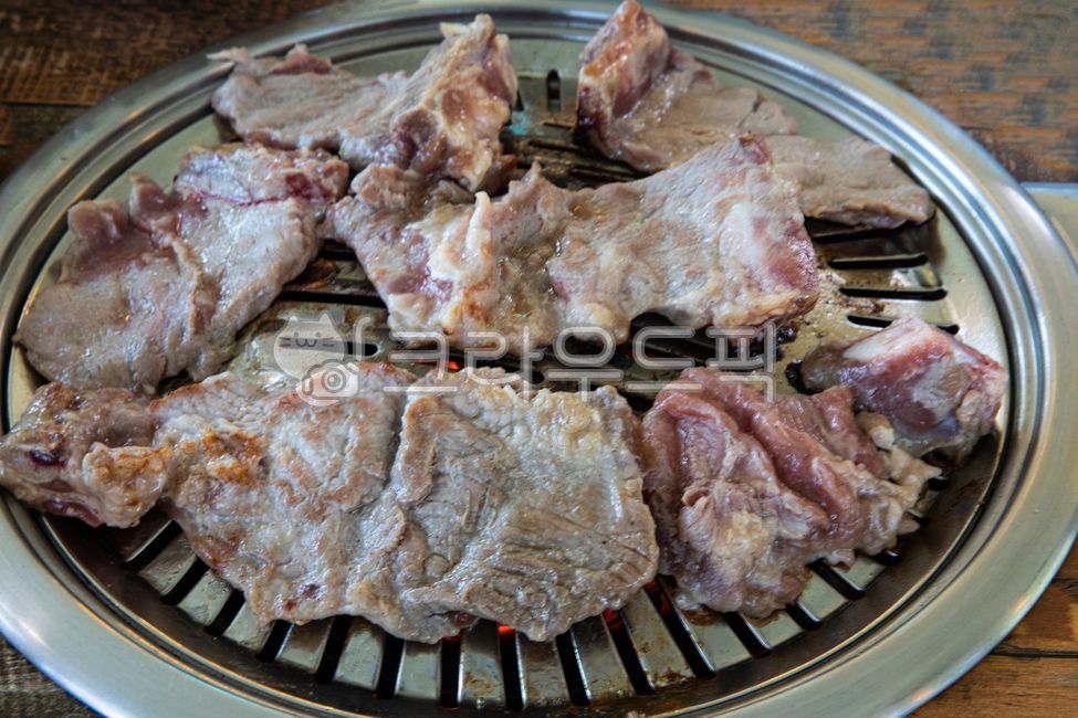 고기,돼지고기,음식,요리,보양음식,건강식품,건강식,보양식,먹거리,맛있는,식사,숯불구이,바베큐,meat,pork,food,cooking,delicious,comfortfood,healthfood,nourishingfood,meal,chargrilled,bbg,음식,식재료,요리,food,cook,meal,dishes,food reserves