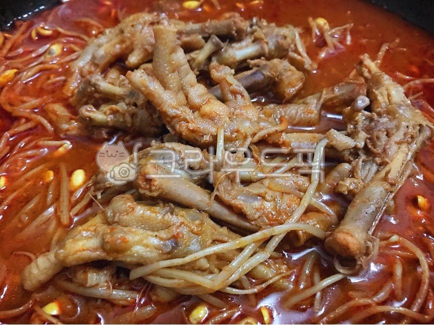 soup,Chicken dishes,snack,soup chicken feet,whole chicken feet,Korean food,ingredients,cooking,spicy food,koreanfood,Drink snacks,Bean sprouts,Korean cuisine,cook,Korean,spicy,Whole chicken feet in soup,food,meal,chicken feet,dish,mukbang