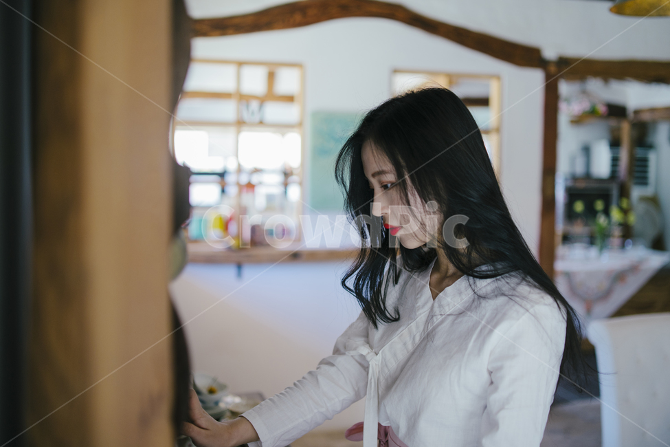 한복,생활한복,감성사진,인물사진,휴식,설날,명절,차,tea,portrait,한복,한국전통의상,hanbok,korean traditional clothes,사람,인물,인간,human,person,여성,여자,woman,female,lady