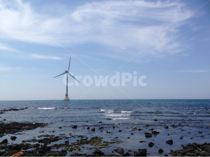 제주도,바다,풍력발전기,배경,풍경,jeju,sea,blue,sky,자연,풍경,nature,landscape,한국자연풍경,한국자연경관,korea nature landscape,제주도,jeju,jeju island,산업,industry,industrial,에너지산업,energy industry,machine,기계,motor,모터,engine,엔진